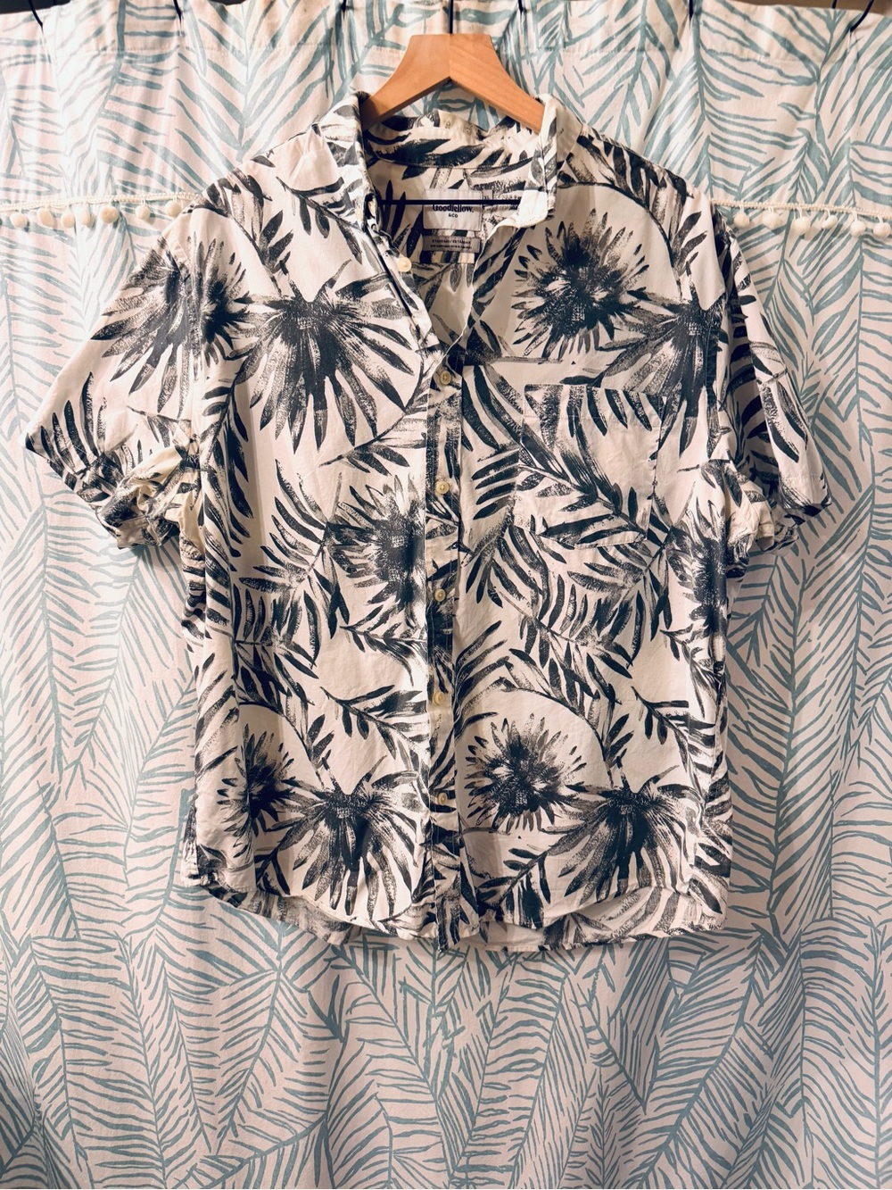 100% Cotton Black and White Palm Print Aloha Shirt ⭐️3 for $20⭐️